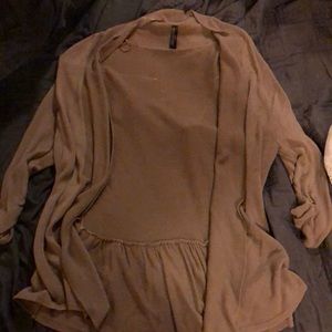 Quarter sleeve sweater